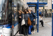 Fahrgastbefragung in Bus und Bahn geht ab 6. Juli weiter Fahrgastbefragung in Bus und Bahn geht ab 6. Juli weiter. Foto: Frank Liebold Fotografie, Jenafotografx