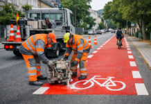 Fahrradstraße in Jahnstraße und Talstraße wird markiert Markierung der neuen Fahrradstraße in Jahnstraße und Talstraße. Foto: Illustration via KI
