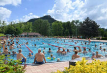 Ferienfinale im Ostbad Jena mit Wasserparcours und Kinderdisco Ferienfinale Ostbad Jena 2026: Attraktives Familienprogramm. Symbolfoto: Illustration via KI