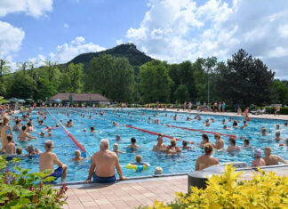 Ferienfinale im Ostbad Jena mit Wasserparcours und Kinderdisco Ferienfinale Ostbad Jena 2026: Attraktives Familienprogramm. Symbolfoto: Illustration via KI