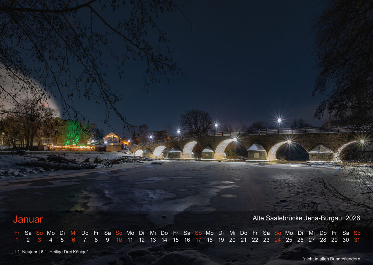 Januar 2026 – Burgauer Saalestrand: Die Alte Saalebrücke über der zugefrorenen Saale, eingefangen in einer ruhigen Langzeitbelichtung. Januar 2026 – Burgauer Saalestrand: Die Alte Saalebrücke über der zugefrorenen Saale, eingefangen in einer ruhigen Langzeitbelichtung.
