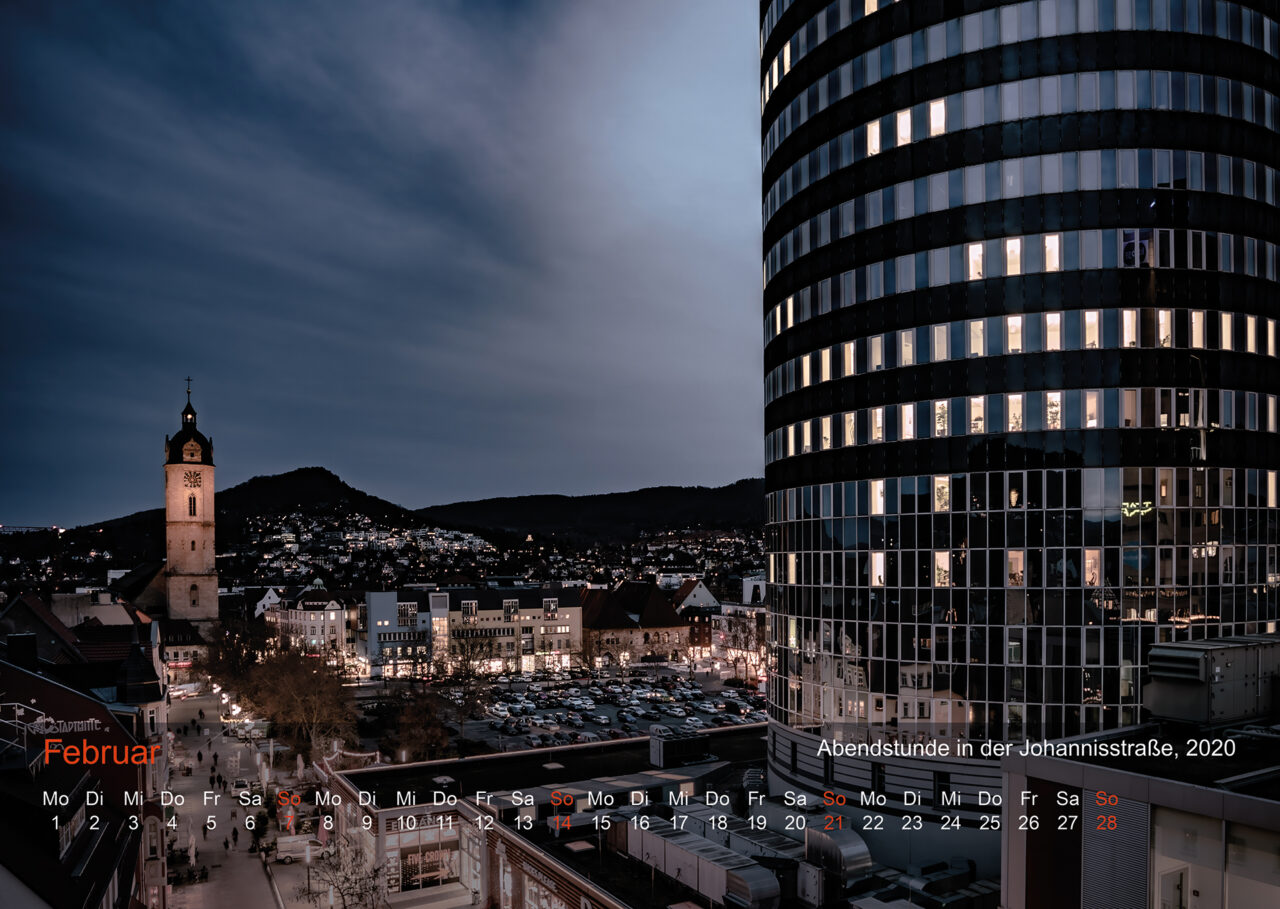 Februar 2020 – Johannisstraße: Abendstimmung zwischen Johannistor, Jentower und Stadtkirche St. Michael. Februar 2020 – Johannisstraße: Abendstimmung zwischen Johannistor, Jentower und Stadtkirche St. Michael.