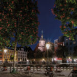 Jena Fotokalender 2027: Jenaer Nachtmomente - faszinierende Lichtblicke 4 Juni 2021 – Historischer Marktplatz: Rathaus, Marktbeleuchtung und sommerliche Abendruhe.