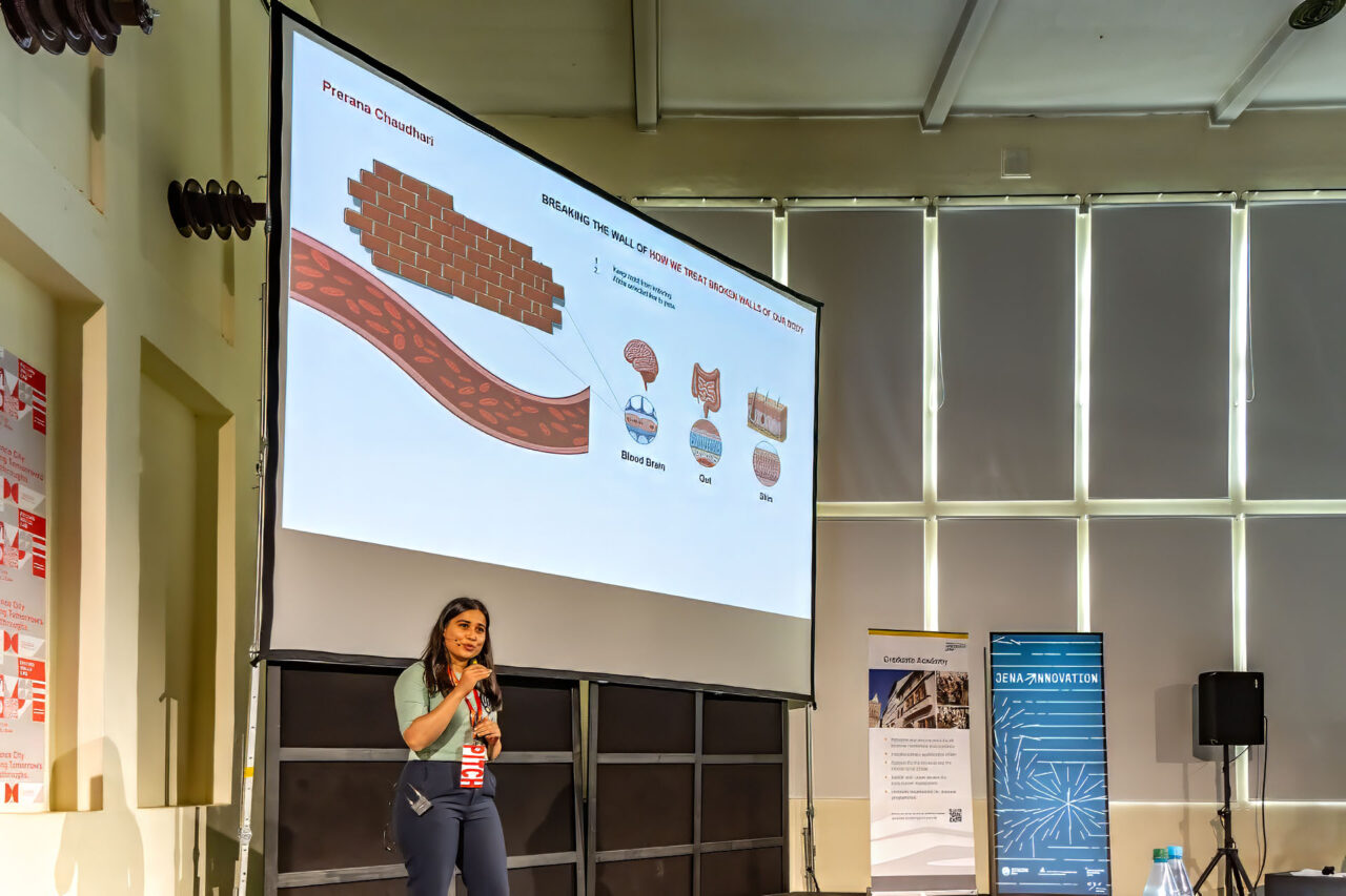 FALLING WALLS Lab Jena - Dr. Prerana Chaudhari. Beeindruckender Pitch überzeugt. Foto: Frank Liebold Fotografie FALLING WALLS Lab Jena - Dr. Prerana Chaudhari. Beeindruckender Pitch überzeugt. Foto: Frank Liebold Fotografie