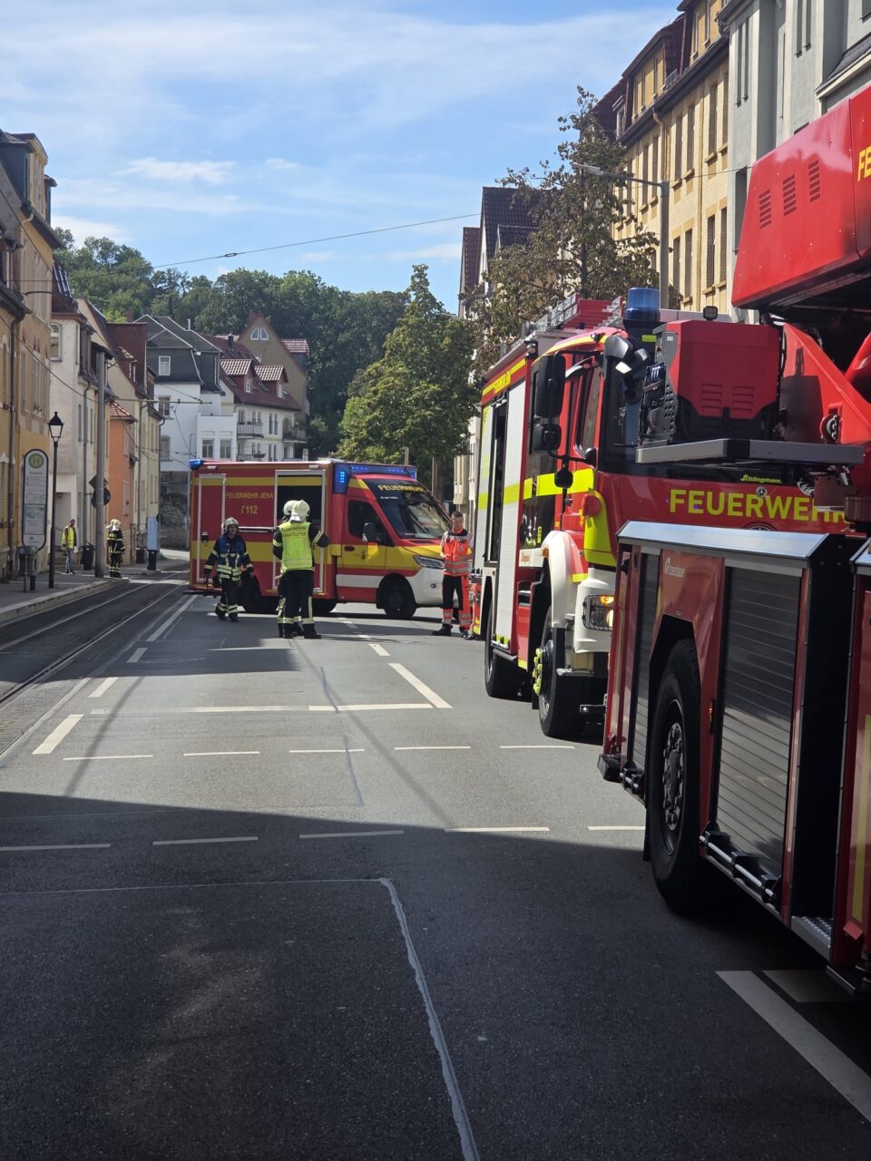 Ostschule Jena evakuiert: Großeinsatz der Feuerwehr. Foto: Stadt Jena Ostschule Jena evakuiert: Großeinsatz der Feuerwehr. Foto: Stadt Jena