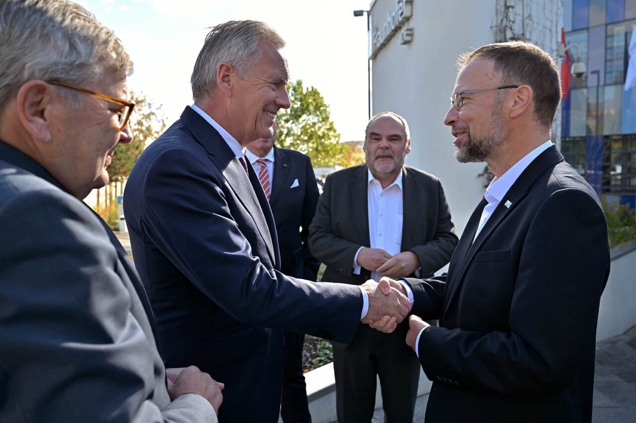 Christian Wulff spricht bei der Michaelsbegegnung in Jena über Frieden, Demokratie, Europa und die Rolle des Christentums. Christian Wulff bei der Michaelsbegegnung in Jena zu Gast. Foto: J. Scheere // Stadt Jena
