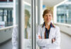 Lehrpreis 2026: Uni Jena ehrt Onkologin Jutta Hübner Jutta Hübner erhält Lehrpreis 2026 in Jena. Prof. Dr. Jutta Hübner wird mit dem Lehrpreis 2026 der Universität Jena ausgezeichnet. Sie erhält die Auszeichnung in der Kategorie „Wo Neues entsteht – Interdisziplinäre Lehre als Ort für Innovation“ am 17. November. Foto: Anna Schroll // Uni Jena